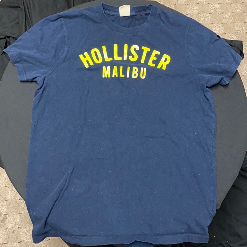 Men’s Hollister tee shirt